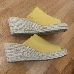 Soul Naturalizer Yellow Espadrille Wedge Slides size 8 used in great condition